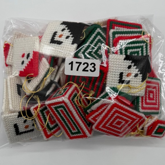 VTG  Handmade Christmas Ornaments Knit Plastic Canvas Santa Snowman 50 pc Lot‎ - Picture 6 of 6